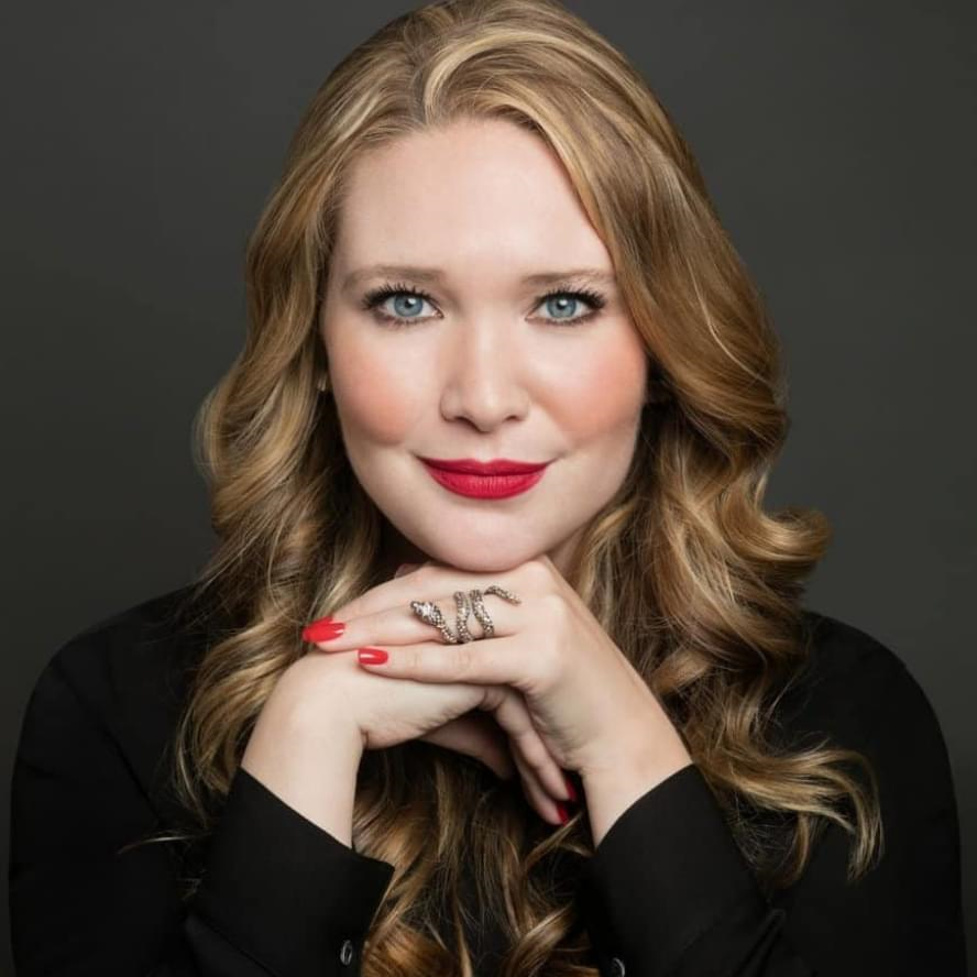 Sarah J. Maas